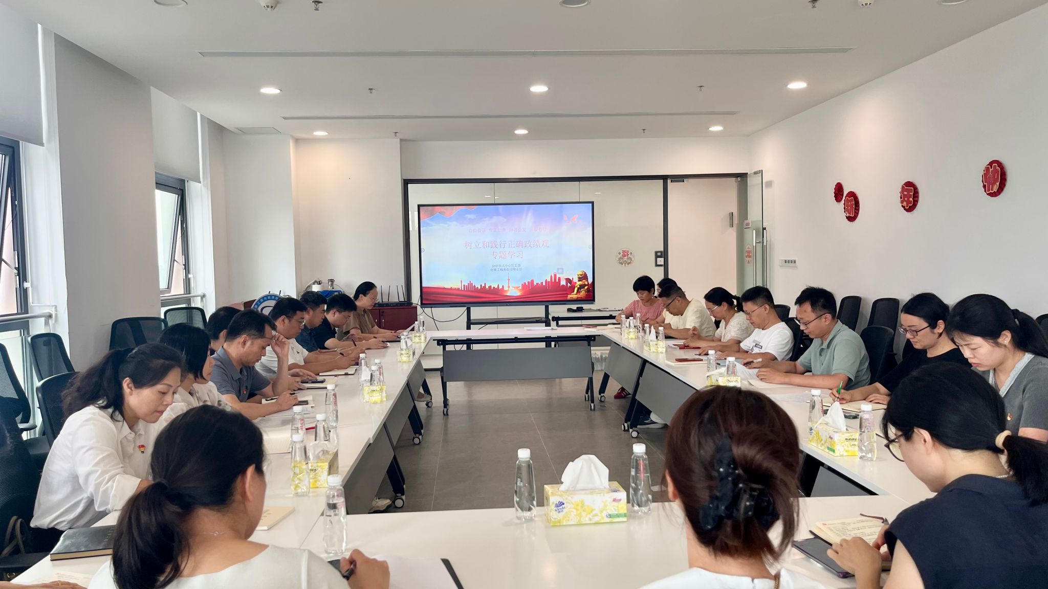 分析测试中心党支部与化学工程系教师党支部联合开展树立和践行正确政绩观学习教育专题学习研讨会及主题党课活动